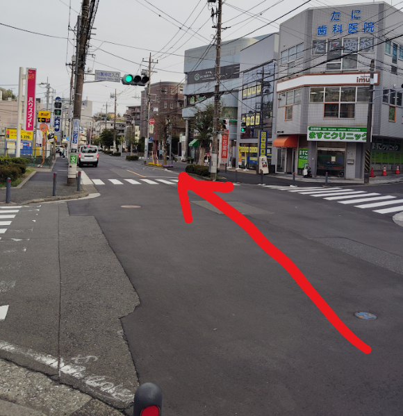 たに歯科医院近くの信号機